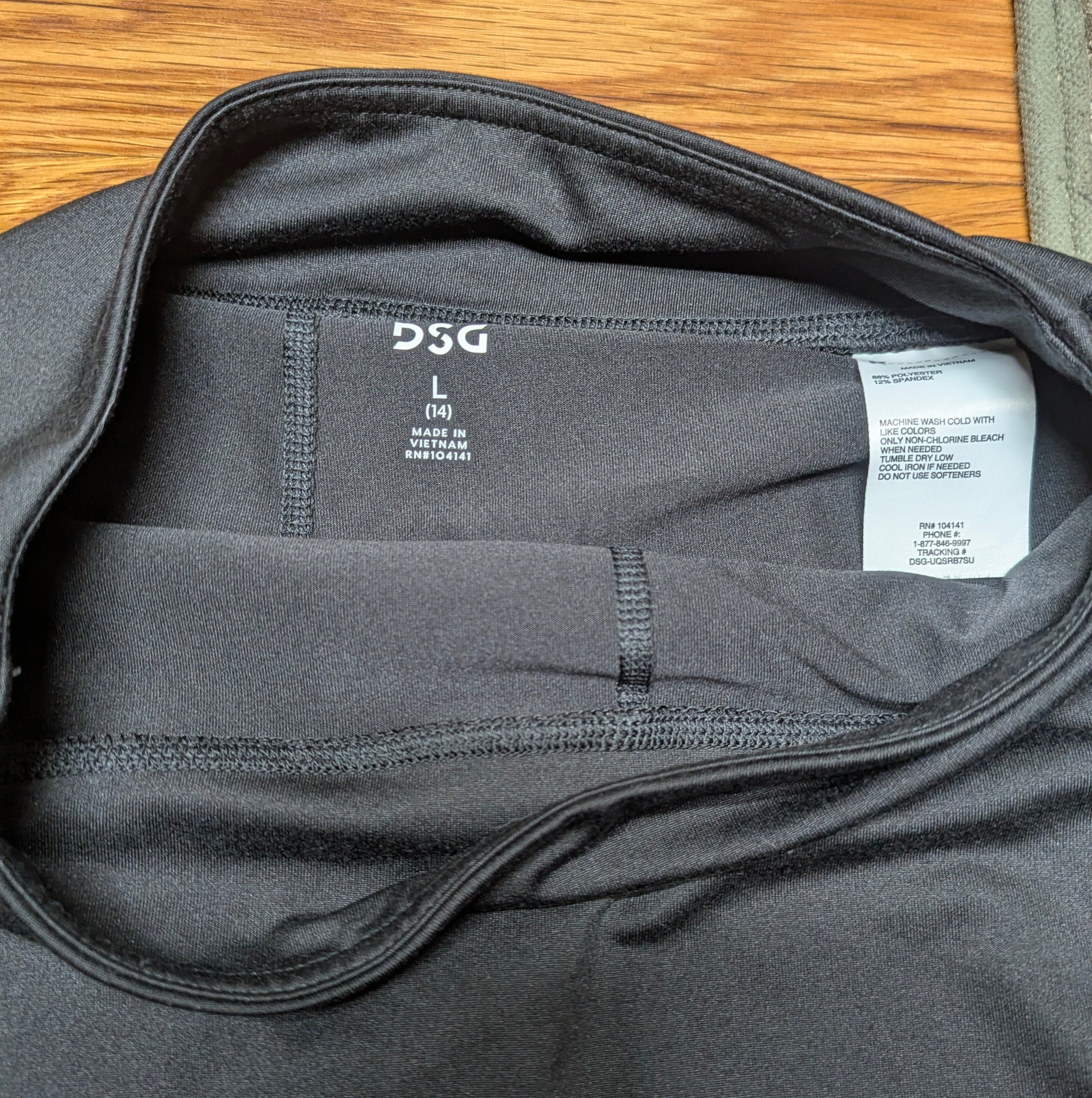 DSG Women’s Black Athletic Skort / Sport Skirt with Built-In Shorts — Size L (Like New)