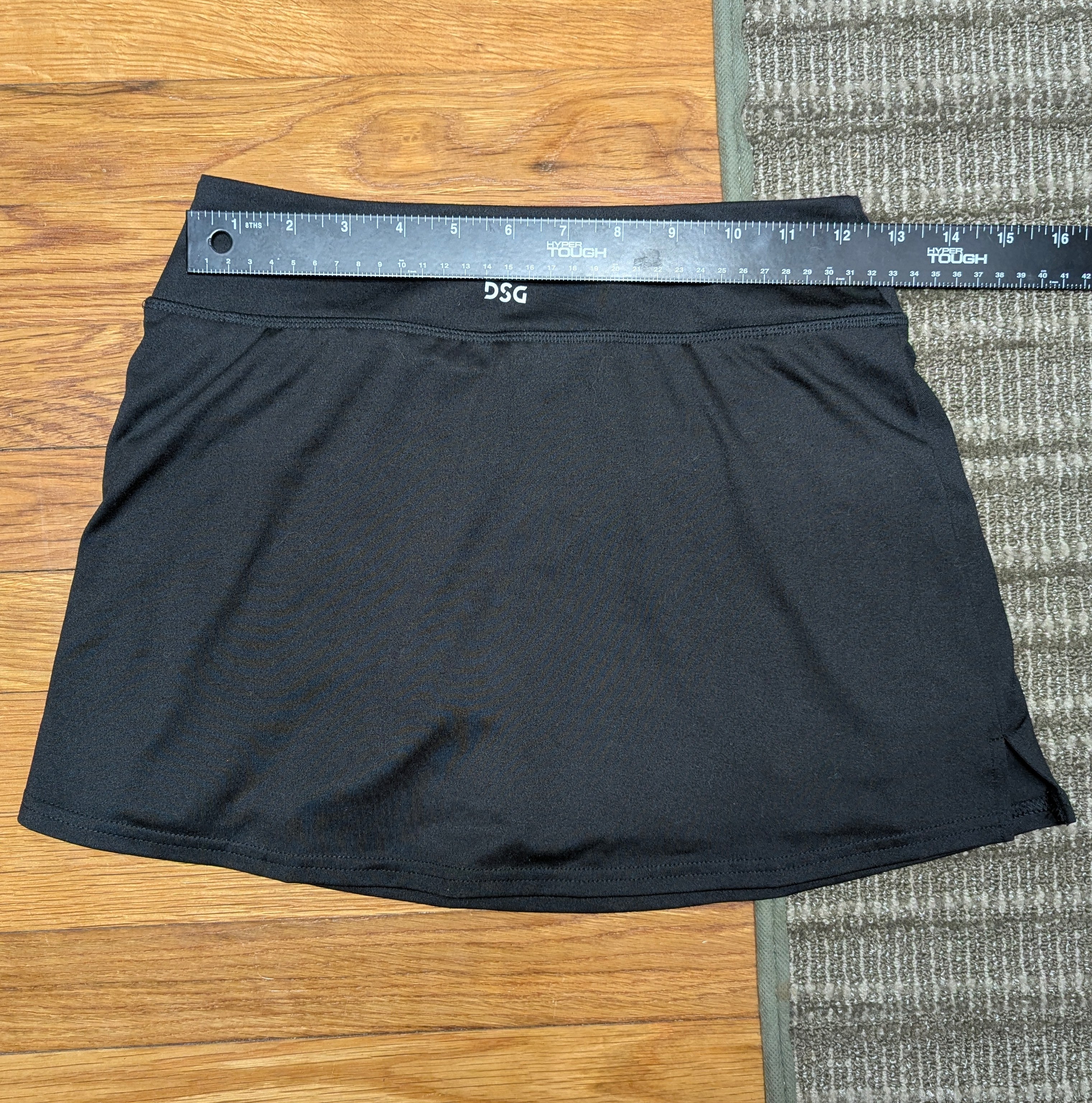DSG Women’s Black Athletic Skort / Sport Skirt with Built-In Shorts — Size L (Like New)